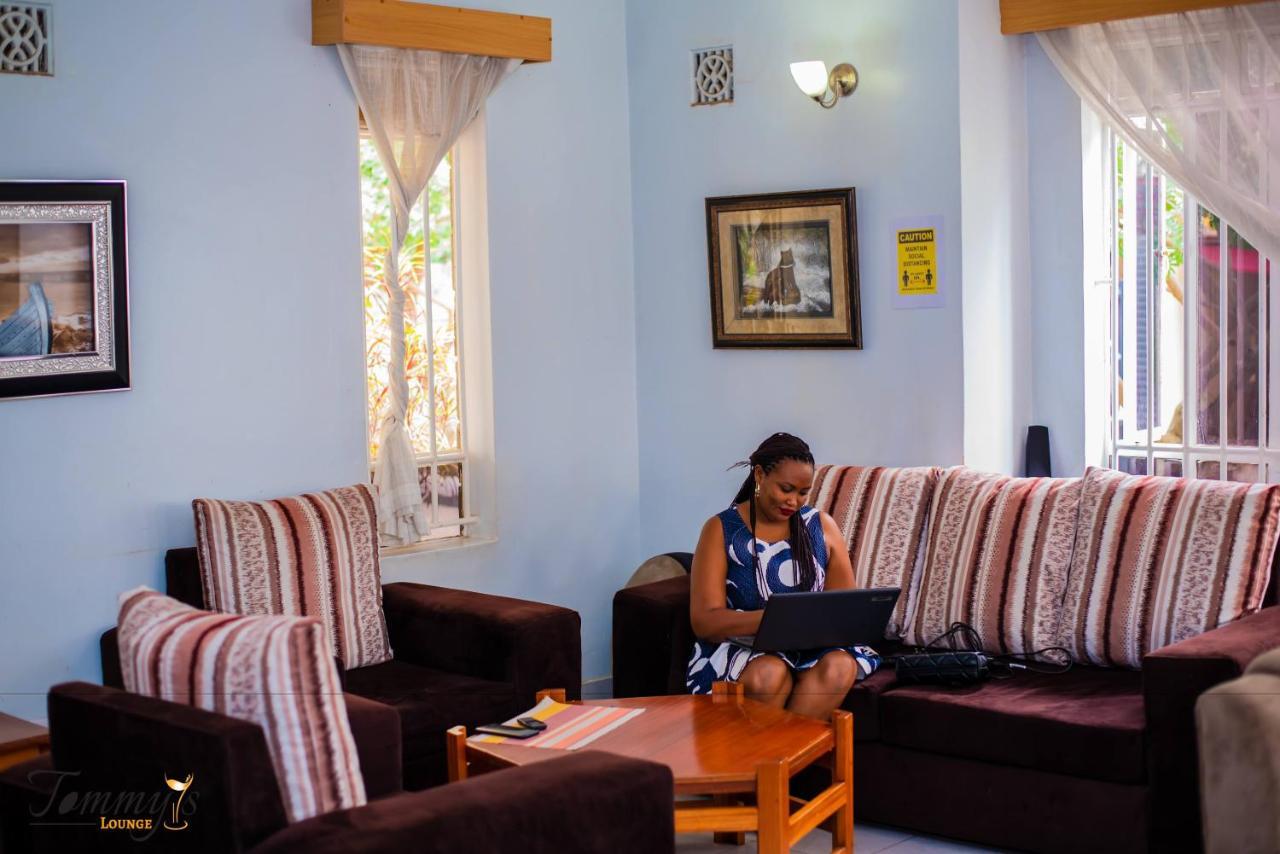 Tommy'S Airport Lounge Hotel Syokimau ภายนอก รูปภาพ